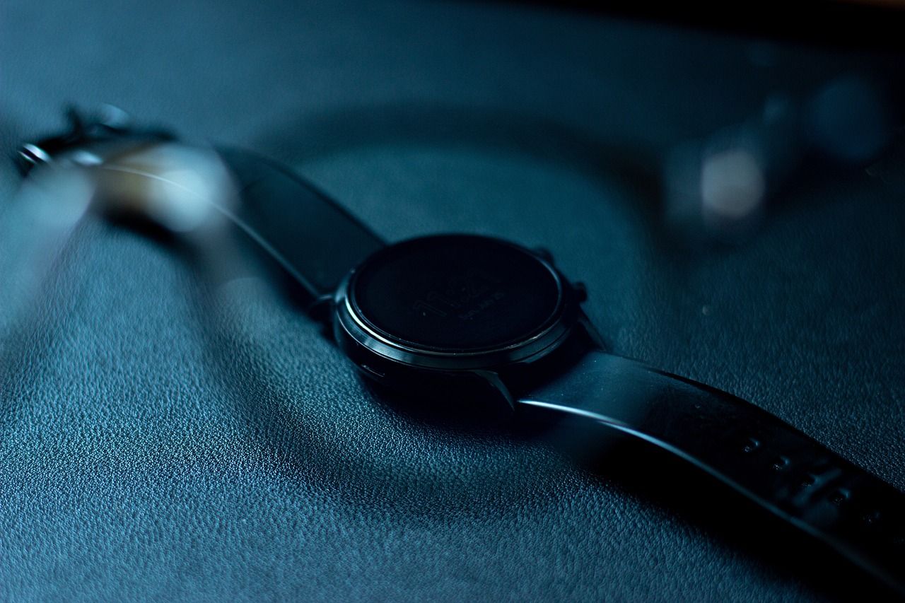 découvrez notre sélection de smartwatches alliant technologie avancée et design élégant pour suivre votre activité, recevoir vos notifications et rester connecté partout.
